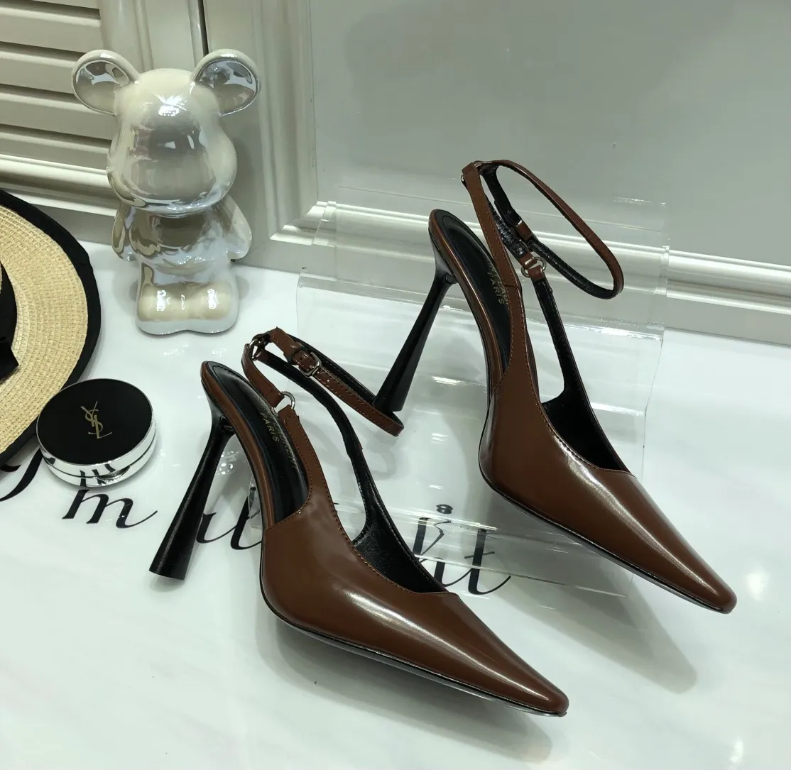 👟👟Ex-factory price 560👟👟 Top quality Saint Laurent/Yves Saint Laurent 2024 spring and summer new style👠Small square toe high heels of the same style as Rose. The layered leather high heels are very good at modifying the foot shape. In recent years, SLP has become more and more understanding of women in high heels. ysl beautiful high heels 👠Number of yards: 35-40 (41 customized, non-returnable) Upper: open edge beaded cowhide/patent leather, lining Imported sheepskin lining, sole: genuine leather outsole, heel height: 10cm (heel imported from Italy)